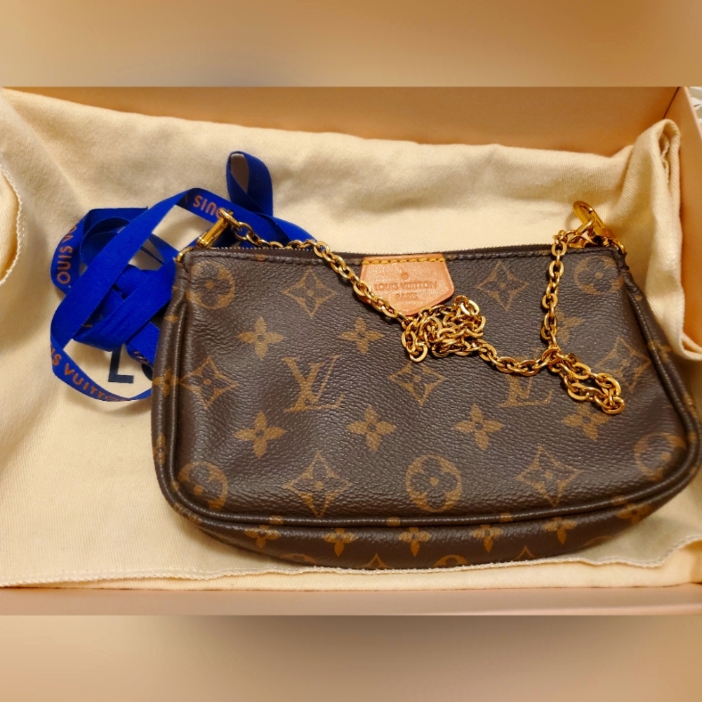 Louis Vuitton Small Pochette